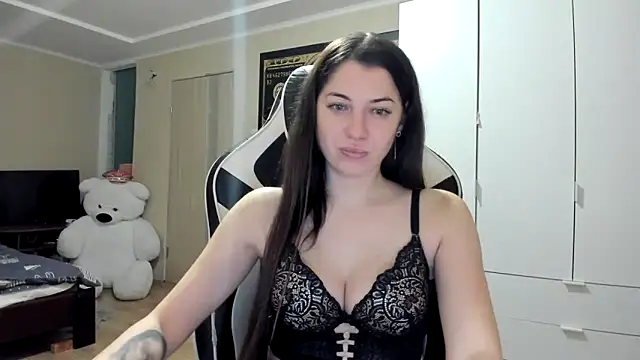 Snapshot of EmiLovsi chatting on 11-15-25, 11:20 EmiLovsi online show from 11-15-25, 11:20