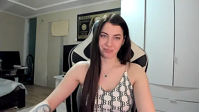 EmiLovsi online show from 03-05-26, 07:21