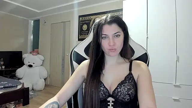 Snapshot of EmiLovsi chatting on 11-16-25, 09:41 EmiLovsi online show from 11-16-25, 09:41