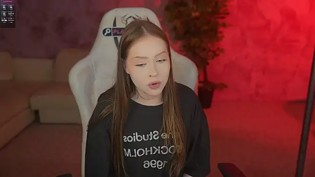 Esmie Smile online show from 06-06-26, 11:54