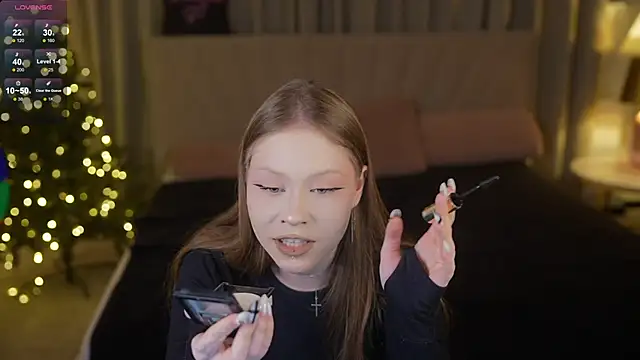 Snapshot of Esmie_Smile chatting on 12-17-25, 07:41 Esmie Smile online show from 12-17-25, 07:41