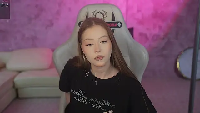 Esmie Smile online show from 05-05-26, 11:41