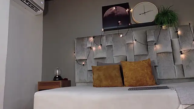 RiriiBrunette   online show from 04-13-26, 07:29