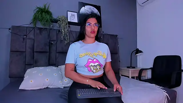 RiriiBrunette   online show from 11-04-25, 07:39