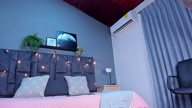 RiriiBrunette   online show from 12-22-25, 10:10