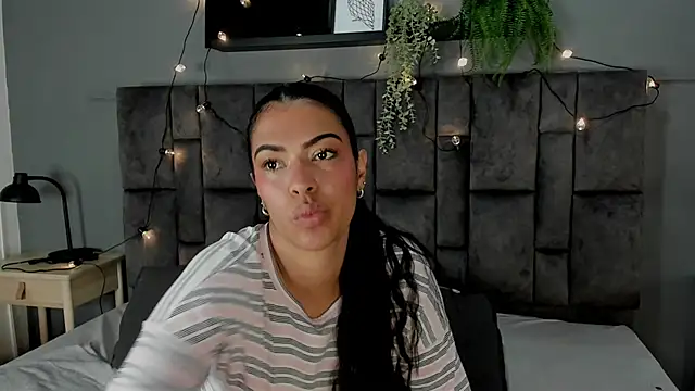 RiriiBrunette   online show from 11-01-25, 08:03