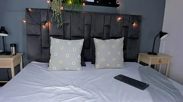 RiriiBrunette   online show from 09-15-25, 07:47