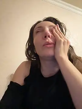 Snapshot of HellaryTourent chatting on 10-29-25, 07:24 HellaryTourent online show from 10-29-25, 07:24