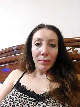 Snapshot of HellaryTourent chatting on 10-21-25, 08:08 HellaryTourent online show from 10-21-25, 08:08