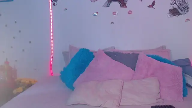 mia blue01 online show from 09-30-25, 08:26