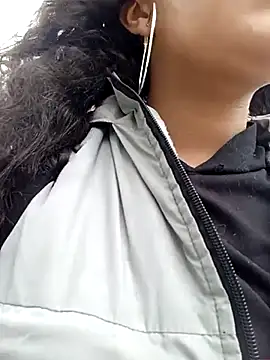 mia blue01 online show from 10-05-25, 04:31