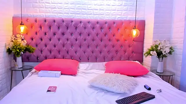 Snapshot of amber_sparkle chatting on 09-18-25, 12:52 amber sparkle online show from 09-18-25, 12:52