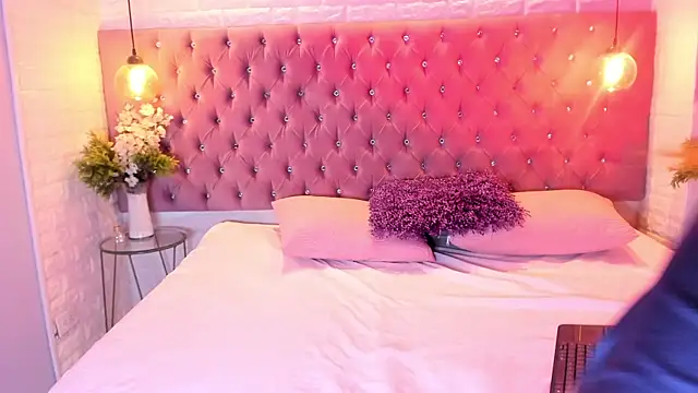 Snapshot of amber_sparkle chatting on 10-13-25, 12:40 amber sparkle online show from 10-13-25, 12:40