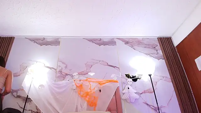 AlyaThompson online show from 10-28-25, 03:40