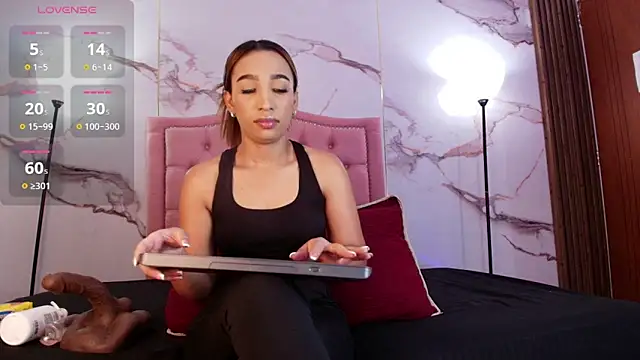 AlyaThompson online show from 10-16-25, 04:10