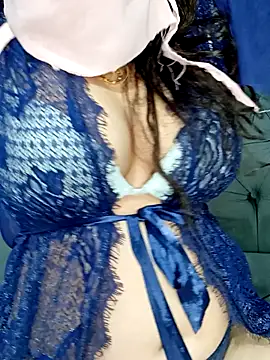 Queen-15 online show from 11-30-25, 04:24