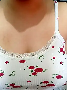 Snapshot of Queen-15 chatting on 02-25-26, 12:11 Queen-15 online show from 02-25-26, 12:11