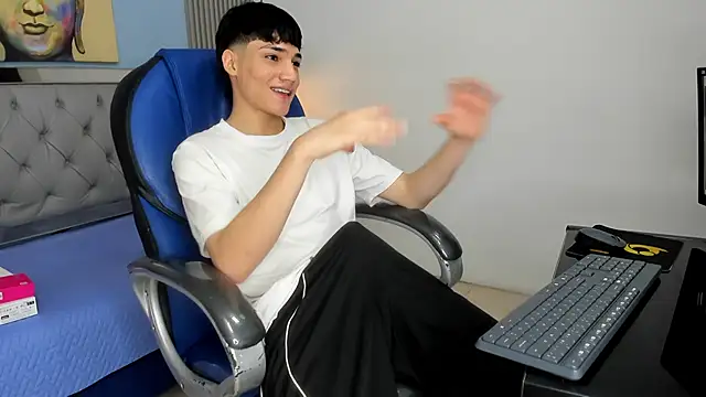 Snapshot of SamBlack_ chatting on 06-12-26, 12:36 SamBlack online show from 06-12-26, 12:36