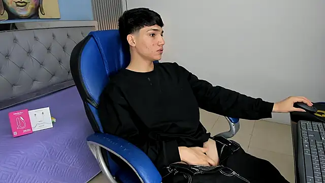 SamBlack  online show from 04-15-26, 12:42