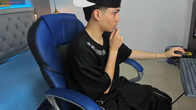 SamBlack  online show from 04-09-26, 12:44