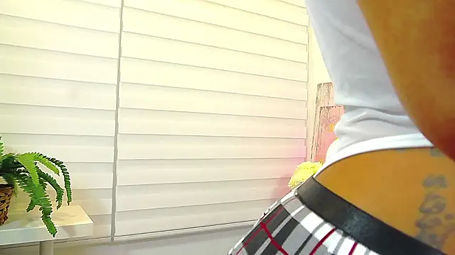 ParisRoux online show from 10-21-25, 08:08