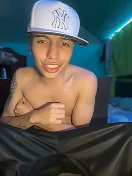 Snapshot of pabonsito chatting on 10-02-25, 03:21 pabonsito online show from 10-02-25, 03:21