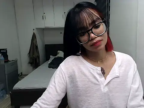 Snapshot of eattmebabyy chatting on 04-25-26, 11:24 eattmebabyy online show from 04-25-26, 11:24