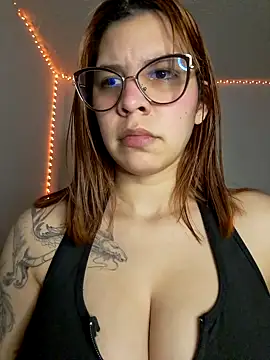 Snapshot of -Miaa_ chatting on 10-04-25, 12:01 -Miaa online show from 10-04-25, 12:01