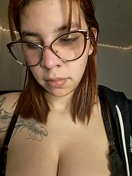 Snapshot of -Miaa_ chatting on 09-16-25, 03:13 -Miaa online show from 09-16-25, 03:13