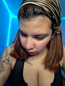 Snapshot of -Miaa_ chatting on 09-18-25, 01:36 -Miaa online show from 09-18-25, 01:36