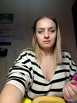 Ami Foxy online show from 12-16-25, 11:47