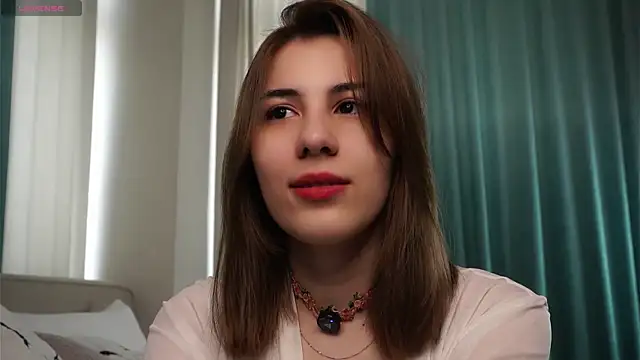 Snapshot of QueenieGitt chatting on 06-20-26, 02:27 QueenieGitt online show from 06-20-26, 02:27