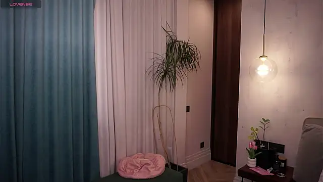 Snapshot of QueenieGitt chatting on 07-25-26, 01:46 QueenieGitt online show from 07-25-26, 01:46