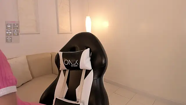 Lilily lv online show from 10-04-25, 12:17