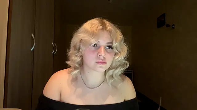 Snapshot of sunshinyflash chatting on 11-13-25, 04:00 sunshinyflash online show from 11-13-25, 04:00