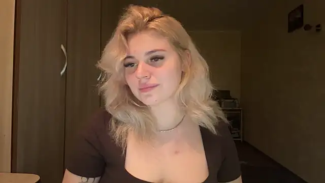 Snapshot of sunshinyflash chatting on 11-22-25, 05:12 sunshinyflash online show from 11-22-25, 05:12