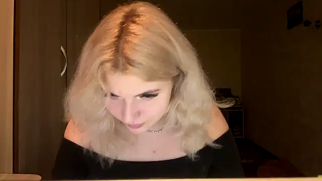 Snapshot of sunshinyflash chatting on 11-23-25, 05:12 sunshinyflash online show from 11-23-25, 05:12