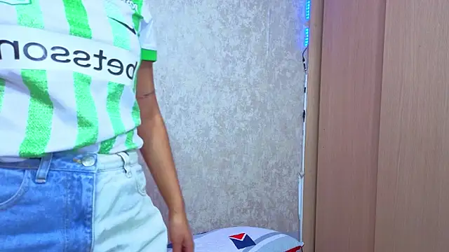 yulissa girls online show from 04-12-26, 01:36