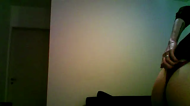 Snapshot of sweetsinxxx chatting on 09-30-25, 02:17 sweetsinxxx online show from 09-30-25, 02:17