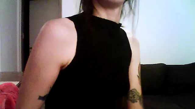 Snapshot of sweetsinxxx chatting on 10-19-25, 12:24 sweetsinxxx online show from 10-19-25, 12:24