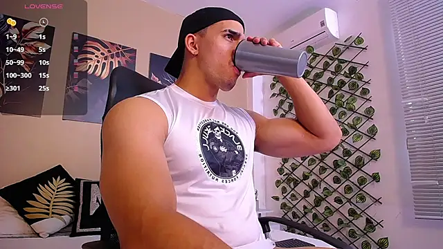 ChristopherBlack  online show from 01-10-26, 01:28