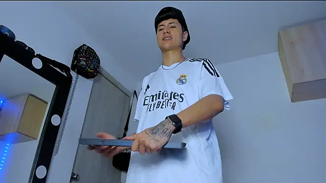 Mateo Escobar online show from 09-11-25, 04:56