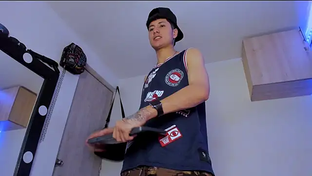 Mateo Escobar online show from 09-10-25, 04:50