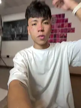 MaxiWildd online show from 04-09-26, 01:06