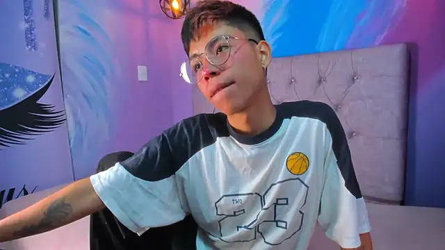 MaxiWildd online show from 11-13-25, 01:04