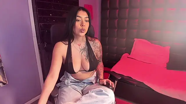 Snapshot of Keyla_Cutte chatting on 09-26-25, 03:35 Keyla Cutte online show from 09-26-25, 03:35