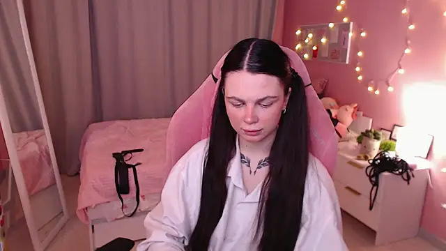 Michela Fruet online show from 12-05-25, 01:05