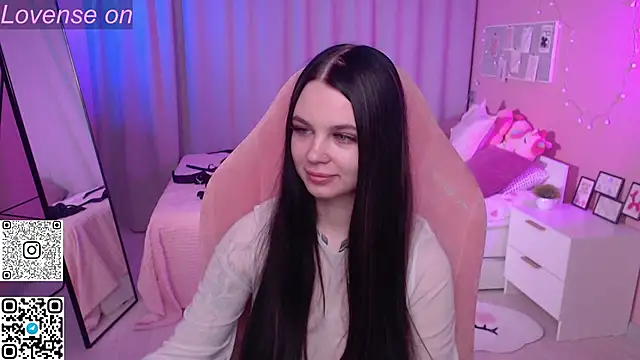 Snapshot of Michela_Fruet chatting on 05-18-26, 01:06 Michela Fruet online show from 05-18-26, 01:06