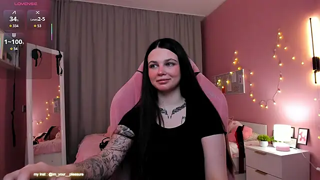 Michela Fruet online show from 11-30-25, 01:06