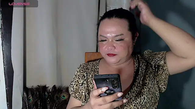Snapshot of fallen_angel08 chatting on 05-03-26, 01:15 fallen angel08 online show from 05-03-26, 01:15